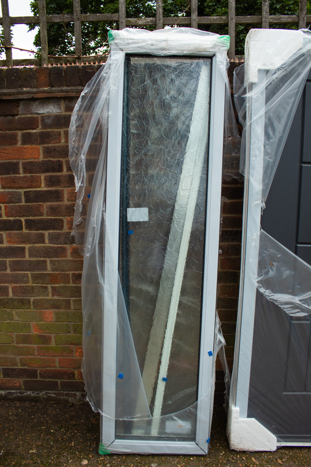 Rockdoor Vermont LH Opening Inwards with Quadra Glass + S-Lite in Anthracite